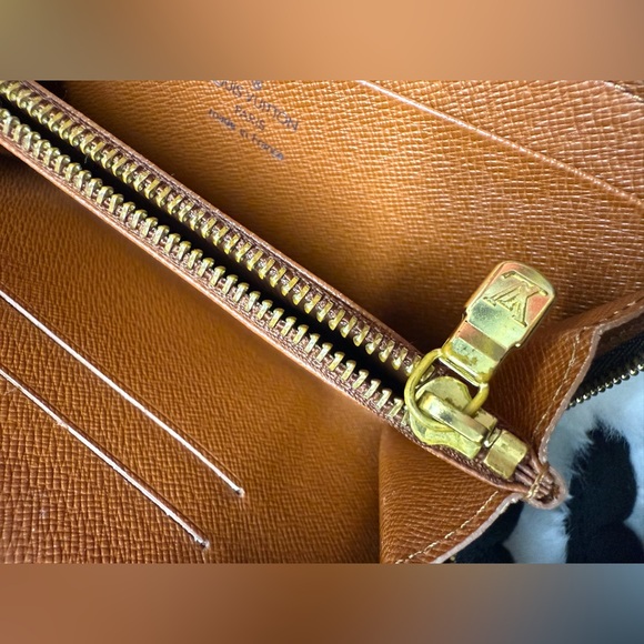 LOUIS VUITTON- TH0011 Zippy Wallet Monogram Canvas - Picture 9 of 12